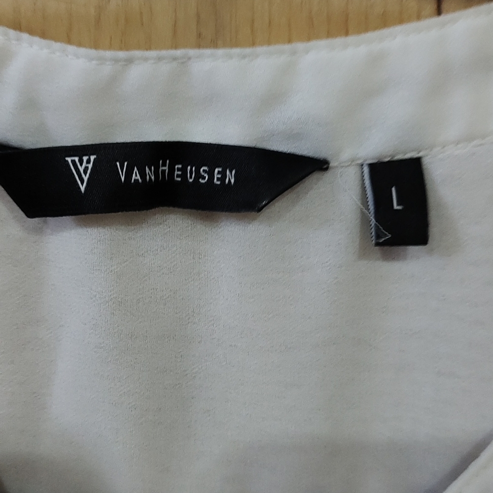 White top - Picture 2 of 4